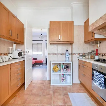 Alvalade House'S - Quarto De Casal Em Apartamento Partilhado