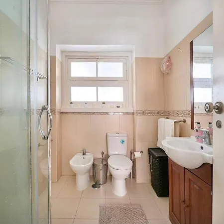 Alvalade House'S - Quarto De Casal Em Apartamento Partilhado Appartamento *